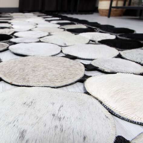 Siyah Beyaz Tasarım Deri Patchwork Halı - 3